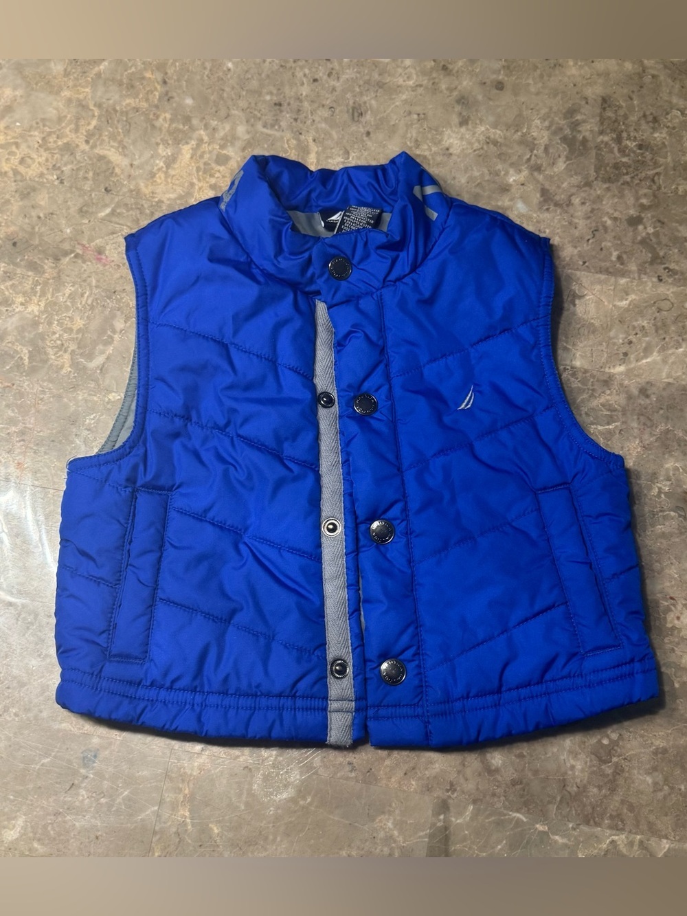 Toddler blue Nautica puffer size 2T
In great condition
Button up sleeveless - Picture 5 of 5